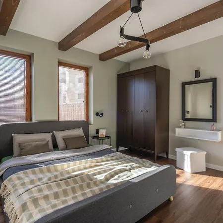 شقة 3 спални - електрическо подово отопление - бърз Wifi - веранда - в гората - Warm Forest Nest