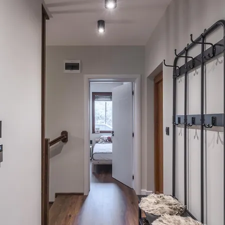 3 спални - електрическо подово отопление - бърз Wifi - веранда - в гората - Warm Forest Nest Appartement Pamporovo