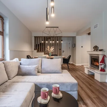 3 спални - електрическо подово отопление - бърз Wifi - веранда - в гората - Warm Forest Nest Pamporovo