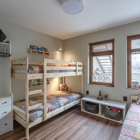 3 спални - електрическо подово отопление - бърз Wifi - веранда - в гората - Warm Forest Nest Pamporovo